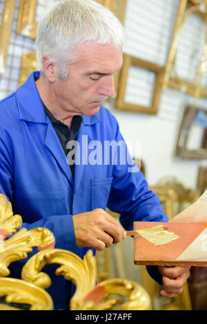Spezialist mit Blattgold Stockfoto