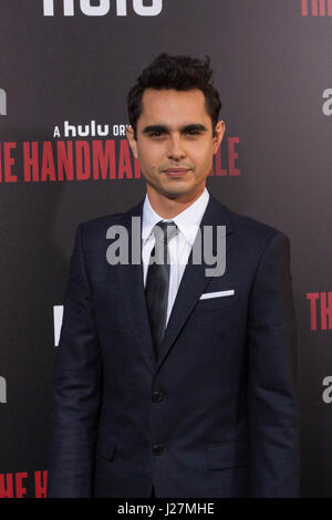 Los Angeles, USA. 25. April 2017. Max Minghella kommt bei Hulu The Handmaid es Tale Premiere im ArcLight Dome am 25. April 2017 in Hollywood, Kalifornien. Bildnachweis: Das Foto Zugang/Alamy Live-Nachrichten Stockfoto
