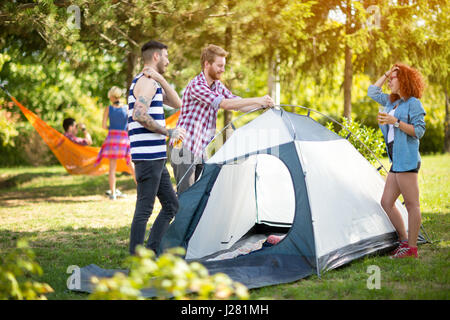 Jugend Platz Zelt im Sommer in der Natur Stockfoto