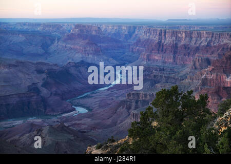 Malerische Aussicht auf den Grand Canyon bei Sonnenuntergang Stockfoto