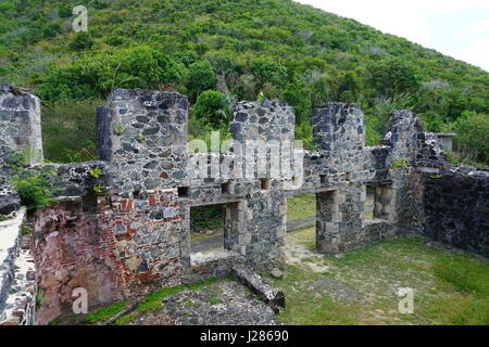 St. JOHN, US VIRGIN ISLANDS - Blick auf das historische Wahrzeichen Annaberg Zuckerplantage Ruinen in Virgin Islands Nationalpark auf der nort Stockfoto
