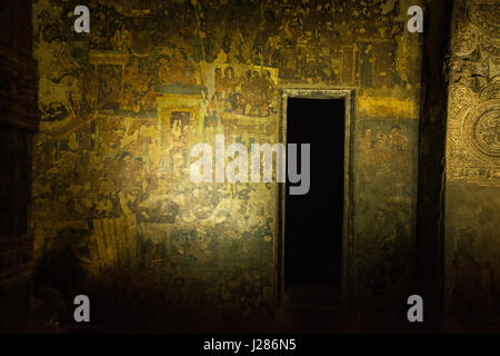 Details der Wand Fresken in einer Höhle in Ajanta Höhlen, Aurangabad, Maharashtra, Indien Stockfoto