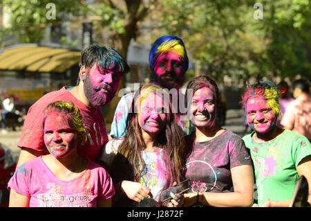 Farbige Flächen während Holi-fest in der Nähe von Pune, Maharashtra Stockfoto