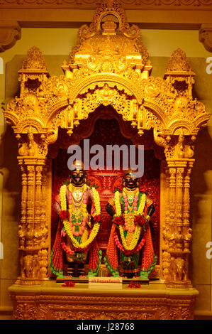 Shree Vitthal Rukmini Gottheiten im BAPS Shri Swaminarayan Mandir Pune Maharashtra Stockfoto