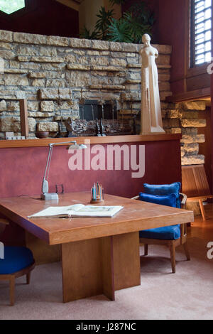 Architekt Frank Lloyd Wright Schreibtisch und Büro an Taliesin, seinem Anwesen in der Nähe von Spring Green, Wisconsin. Stockfoto