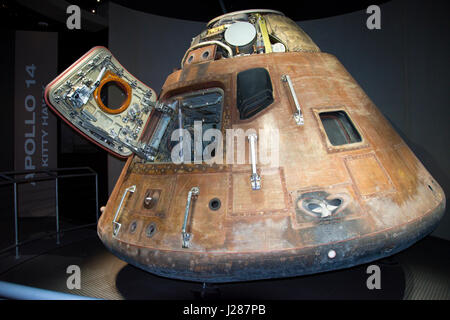 Das Apollo 14 Monitorbox Raumschiff zum Mond geflogen, 1971, angezeigt in der Besucher-Komplex an der NASA Kennedy Space Center, Florida. Stockfoto