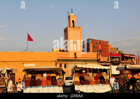 Getrocknete Früchte Stände in der pulsierenden Djema el Fna SQ in Marrakesch, Marokko. Stockfoto