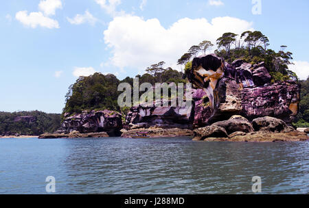 Felsnadeln entlang der Küste von Bako Nationalpark in Sarawak, Malaysia. Stockfoto