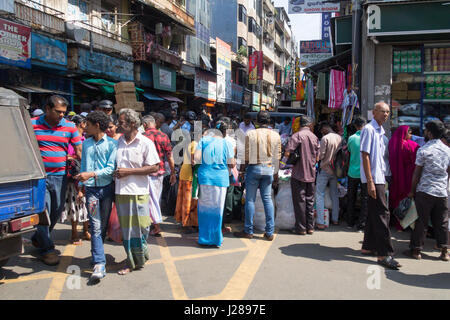 Beschäftigt Straßenszene im Stadtteil Pettah, Colombo, Sri Lanka Stockfoto