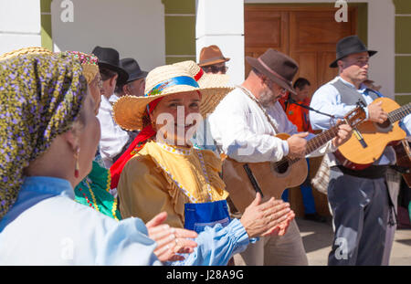 Tejeda, Spanien - 5 Februar: Touristen und Einheimische genießen Fiesta del Almendro En Flor, Mandel Blume Feier, 5. Februar 2017 in Tejeda Gran Cana Stockfoto