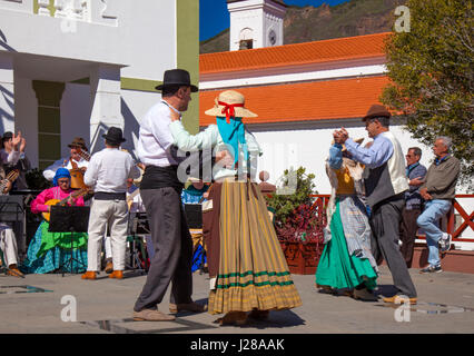 Tejeda, Spanien - 5 Februar: Touristen und Einheimische genießen Fiesta del Almendro En Flor, Mandel Blume Feier, 5. Februar 2017 in Tejeda Gran Cana Stockfoto