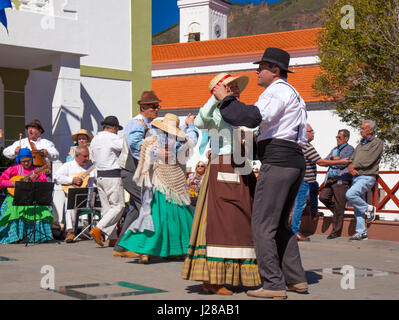 Tejeda, Spanien - 5 Februar: Touristen und Einheimische genießen Fiesta del Almendro En Flor, Mandel Blume Feier, 5. Februar 2017 in Tejeda Gran Cana Stockfoto