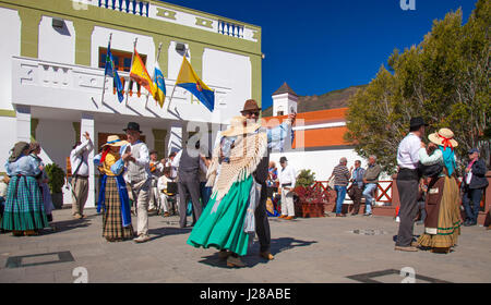 Tejeda, Spanien - 5 Februar: Touristen und Einheimische genießen Fiesta del Almendro En Flor, Mandel Blume Feier, 5. Februar 2017 in Tejeda Gran Cana Stockfoto