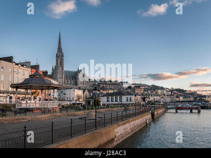 Ein Blick auf die Stadt Cobh in County Cork, Irland. Stockfoto