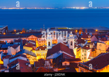 Alfama in der Nacht, Lissabon, Portugal Stockfoto