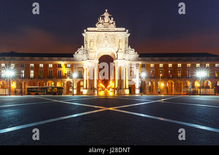 Commerce Square bei Nacht in Lissabon, Portugal Stockfoto