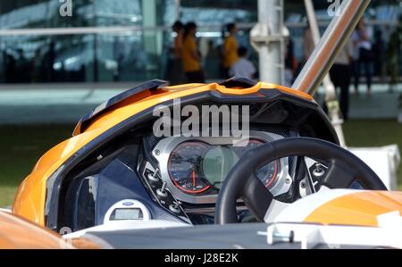 KAOHSIUNG, TAIWAN--11. Mai 2014: eine Nahaufnahme des Cockpits eines high-Speed-Boot auf 2014 Taiwan International Boat Show angezeigt. Stockfoto