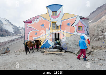 Georgien, Mzcheta-Mtianeti, Stepanzminda, Kazbegtour, Meteostation von der Ostseite, Caucasus Stockfoto