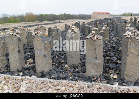 Denkmal für die ermordeten Sinti und Roma im KZ-Gedenkstätte Buchenwald bei Weimar, Deutschland. Stockfoto