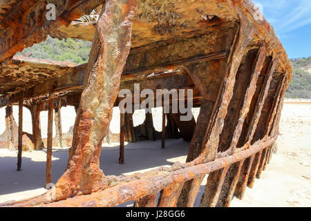 Australien, Ostküste, Fraser Island, der größten Insel der Welt, 75 Mile Beach, Maheno Schiffswrack sand Stockfoto