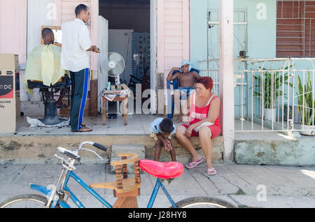 Kuba, Ciego de Ávila, Morón, Friseure in Moron Stockfoto