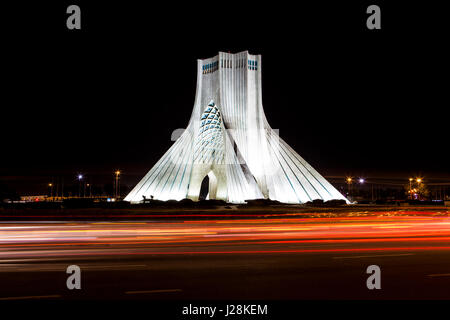 Dies ist Azadi-Turm oder Shahyad Quadrat einen ersten und bekanntesten Symbol von Teheran, IRAN, im Zentrum der Stadt und nahe dem Flughafen Mehrabad, Stockfoto