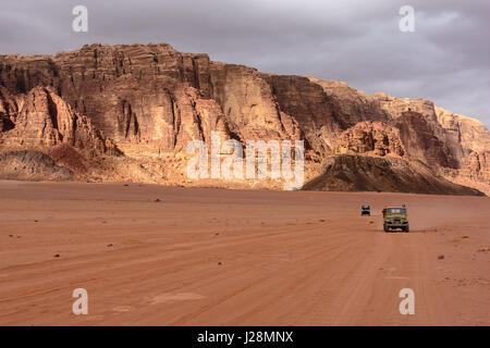 Jordan, Aqaba Gouvernement, Wadi Rum, Wüste Hochplateau in South Jordan. UNESCO-Weltnaturerbe. Drehort des Filmes "Lawrence von Arabien" Stockfoto