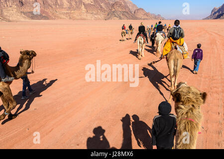 Jordan, Aqaba Gouvernement, Wadi Rum, Wüste Hochplateau in South Jordan. UNESCO-Weltnaturerbe. Drehort des Filmes "Lawrence von Arabien" Stockfoto