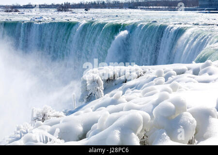 Winterzeit, Niagara Wasserfälle Kanada eingefroren. Stockfoto