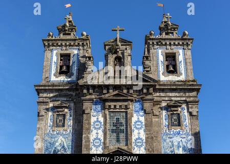 Azulejo-Fliesen-Fassade der Kirche des Heiligen Ildefonso von Toledo im Santo Ildefonso Zivilgemeinde von Porto, zweitgrößte Stadt in Portugal Stockfoto