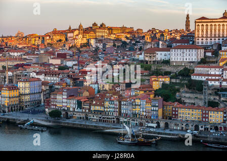 Ribeira-Viertel in Porto Stadt auf der iberischen Halbinsel, zweitgrößte Stadt in Portugal Stockfoto