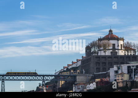 Serra Pilar Kloster in Vila Nova De Gaia Stadt in Portugal. View mit Dom Luis I Birdge Stockfoto