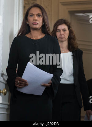 Gina Miller (links) und Eloise Todd kommen für den Start der besten für Großbritannien Kampagne, die darauf abzielt, die Menschen überzeugen, taktisch Stimmen bei den Parlamentswahlen am Institute of Contemporary Arts im Zentrum von London. Stockfoto