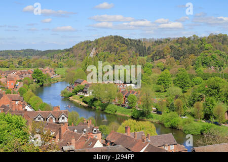 Bridgnorth, der Fluss Severn und hohen Felsen aus Schloss Terrasse, Shropshire, England, UK. Stockfoto