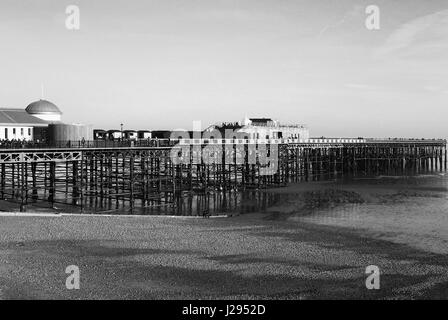 Die neu renovierte Hastings Pier, East Sussex UK Stockfoto