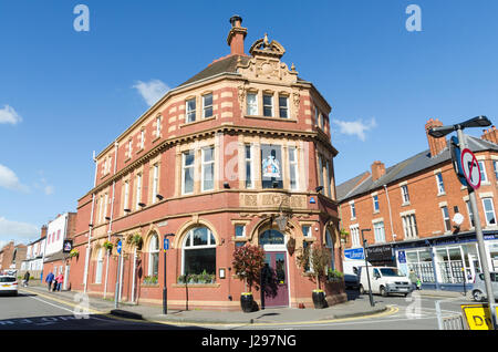 Die Kreuzung Gastwirtschaft in einem großen viktorianischen Gebäude in Harborne, Birmingham Stockfoto