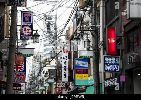 Traditionelle Back Street bars in Osaka, Japan Stockfoto