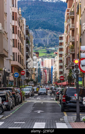 Bilbao, Baskenland, Spanien. 26. März 2017. Iparraguirre Straße, am Nachmittag am Wochenende. Stockfoto