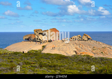 Masse der Touristen Gegend "Remarkable Rocks" auf Kangaroo Island Stockfoto