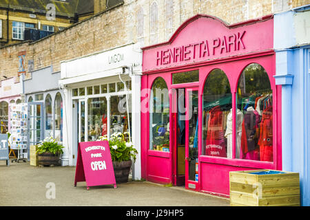 Handwerksläden an Gabriels Wharf am Südufer, oberen Boden, London SE1, ein bekanntes und beliebtes am Flussufer Marktplatz mit interessanten Einkaufsmöglichkeiten Stockfoto