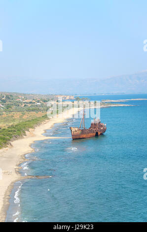 Griechischen Schiffbruch von Dimitrios an einem Strand in der Nähe von Gythio, Griechenland. Stockfoto