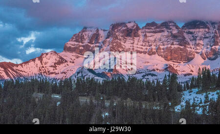 späten Sonnenlicht auf Dents du Midi-Berg in der Schweiz Stockfoto