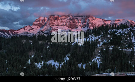 späten Sonnenlicht auf Dents du Midi-Berg in der Schweiz Stockfoto