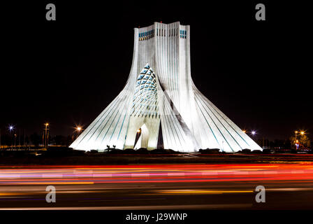 Dies ist Azadi-Turm oder Shahyad Quadrat einen ersten und bekanntesten Symbol von Teheran, IRAN, im Zentrum der Stadt und nahe dem Flughafen Mehrabad, Stockfoto