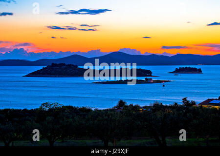 Inseln von Pakostane Abend Blick, Dalmatien, Kroatien Stockfoto