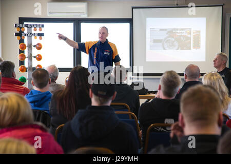 Santa Pod Raceway, befindet sich in Podington, Bedfordshire, England, ist Europas erste permanente Drag-Racing, gebaut auf einem stillgelegten WWII Luftwaffenstützpunkt. Stockfoto