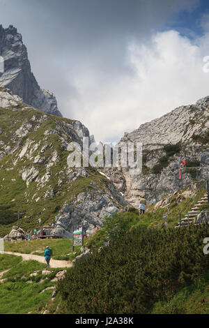 Hohe Berggipfel in Garmisch Partenkirchen. Stockfoto