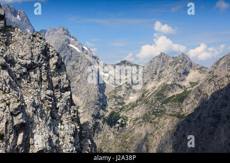 Hohe Berggipfel in Garmisch Partenkirchen. Stockfoto