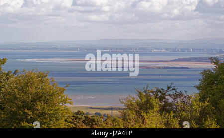 Blick von den Hügeln Clwydian über Dee Mündung nach Liverpool Stockfoto