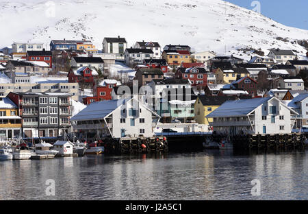 Der Hafen von Honningsvag, die nördlichste Stadt in Norwegen. Honningsvåg Nordkapp, Finnmark, Norwegen. Stockfoto